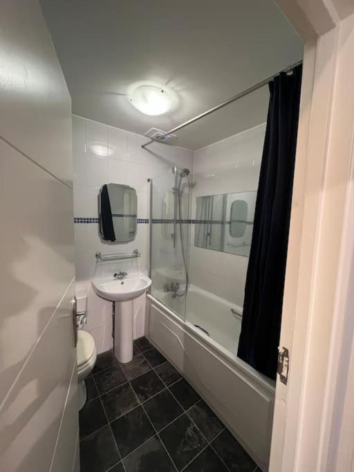 Lovely 1 Bedroom Apartment In West Kensington 伦敦 外观 照片