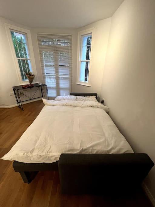 Lovely 1 Bedroom Apartment In West Kensington 伦敦 外观 照片